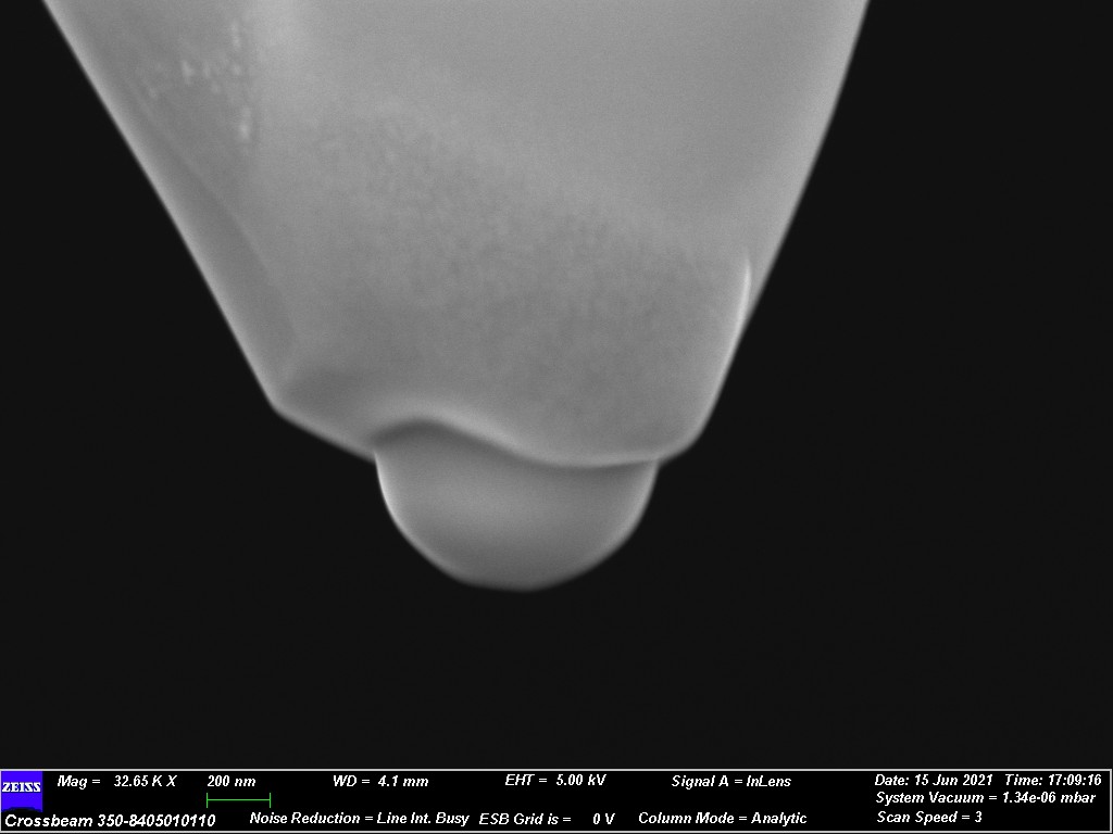 高能粒子束制造的纳米球形针尖